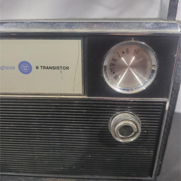 Black Portable Transistor Radio - Picture 2 of 5